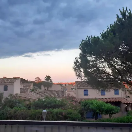 D'une Avec Piscine Partagee Et Terrasse Amenagee A A 2 Km De La * Агд