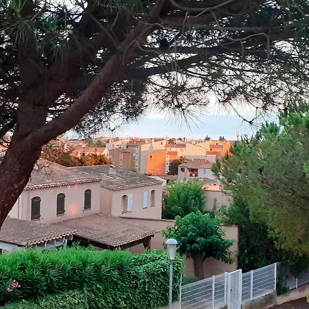D'une Avec Piscine Partagee Et Terrasse Amenagee A A 2 Km De La * Агд